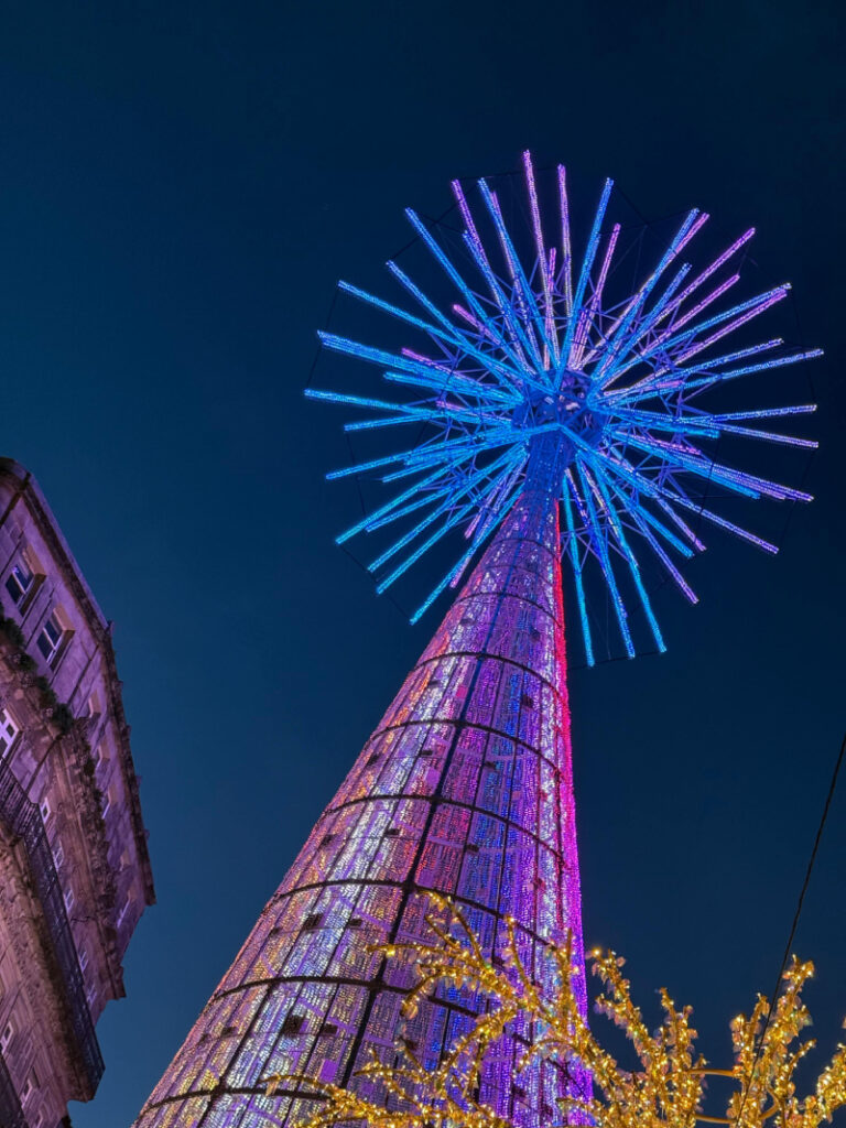 Árbol de Navidad de Vigo iluminado